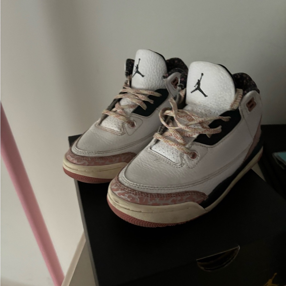 Kid Jordan 3s - Picture 2 of 3